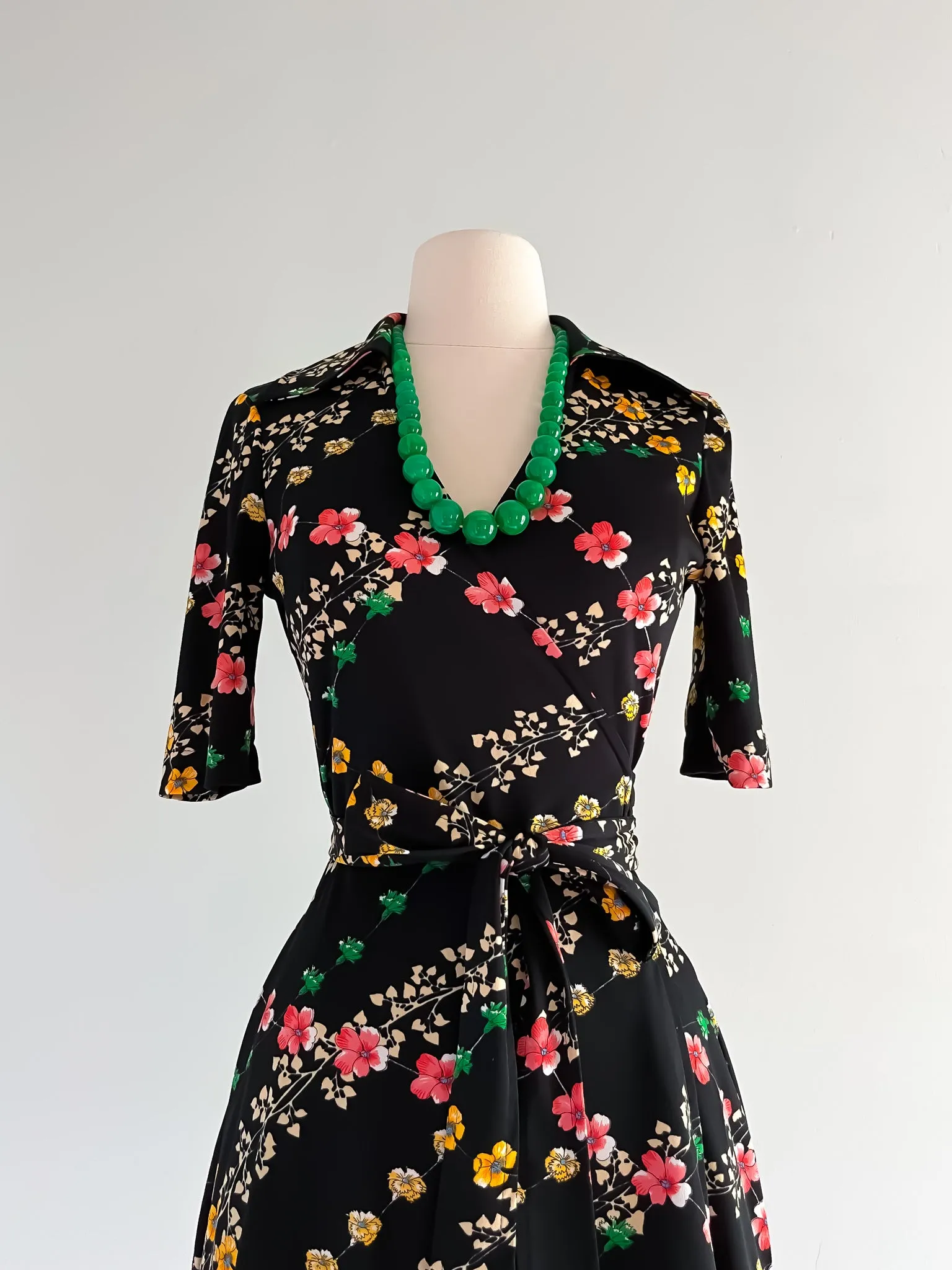 1970's Vintage Floral Print Wrap Mini Dress / Sz S