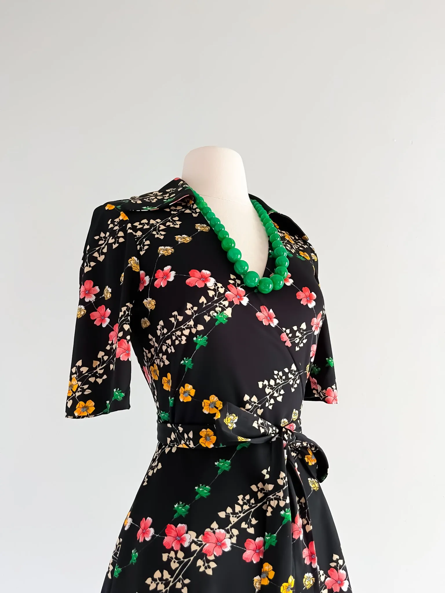 1970's Vintage Floral Print Wrap Mini Dress / Sz S