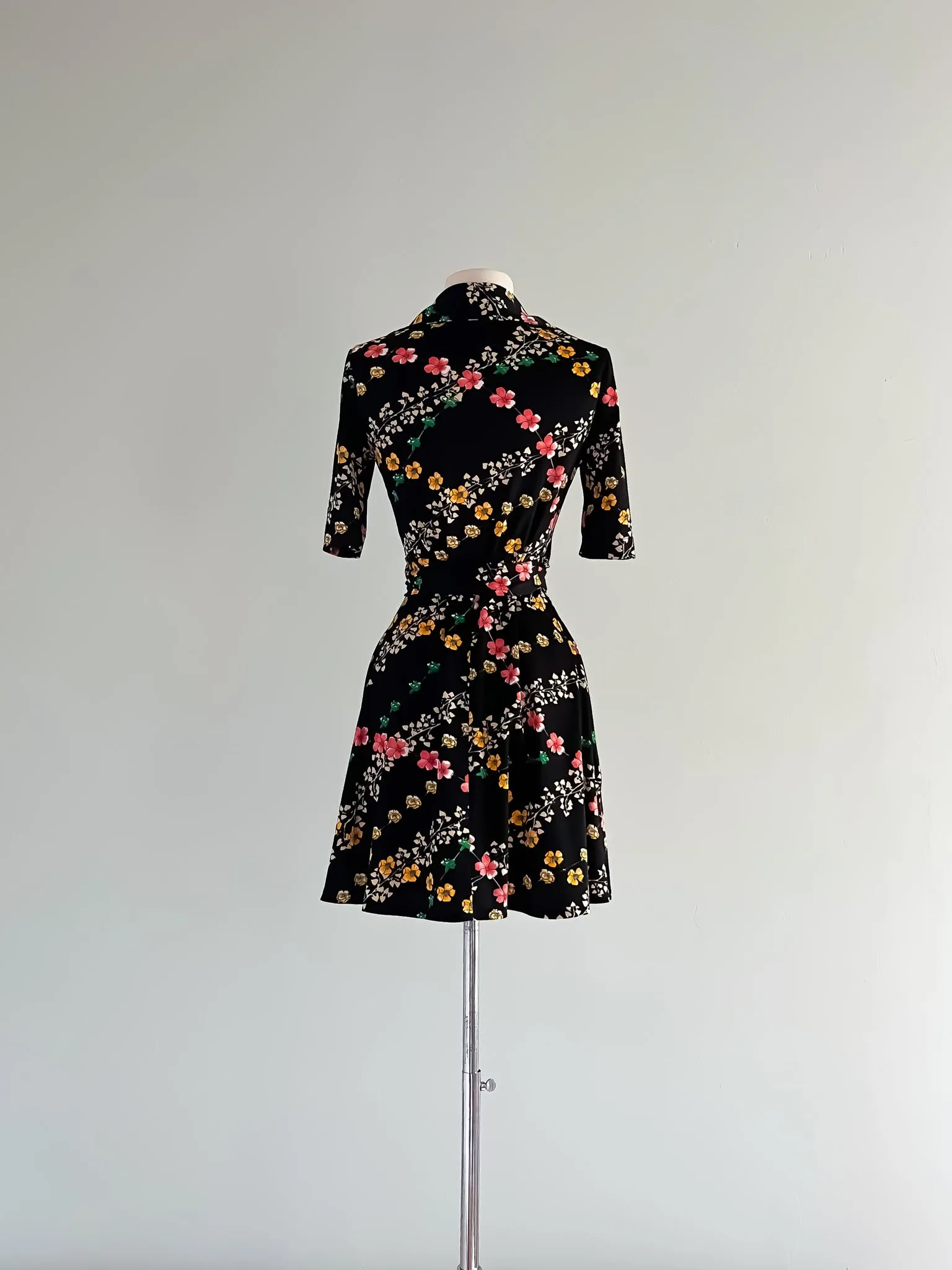 1970's Vintage Floral Print Wrap Mini Dress / Sz S