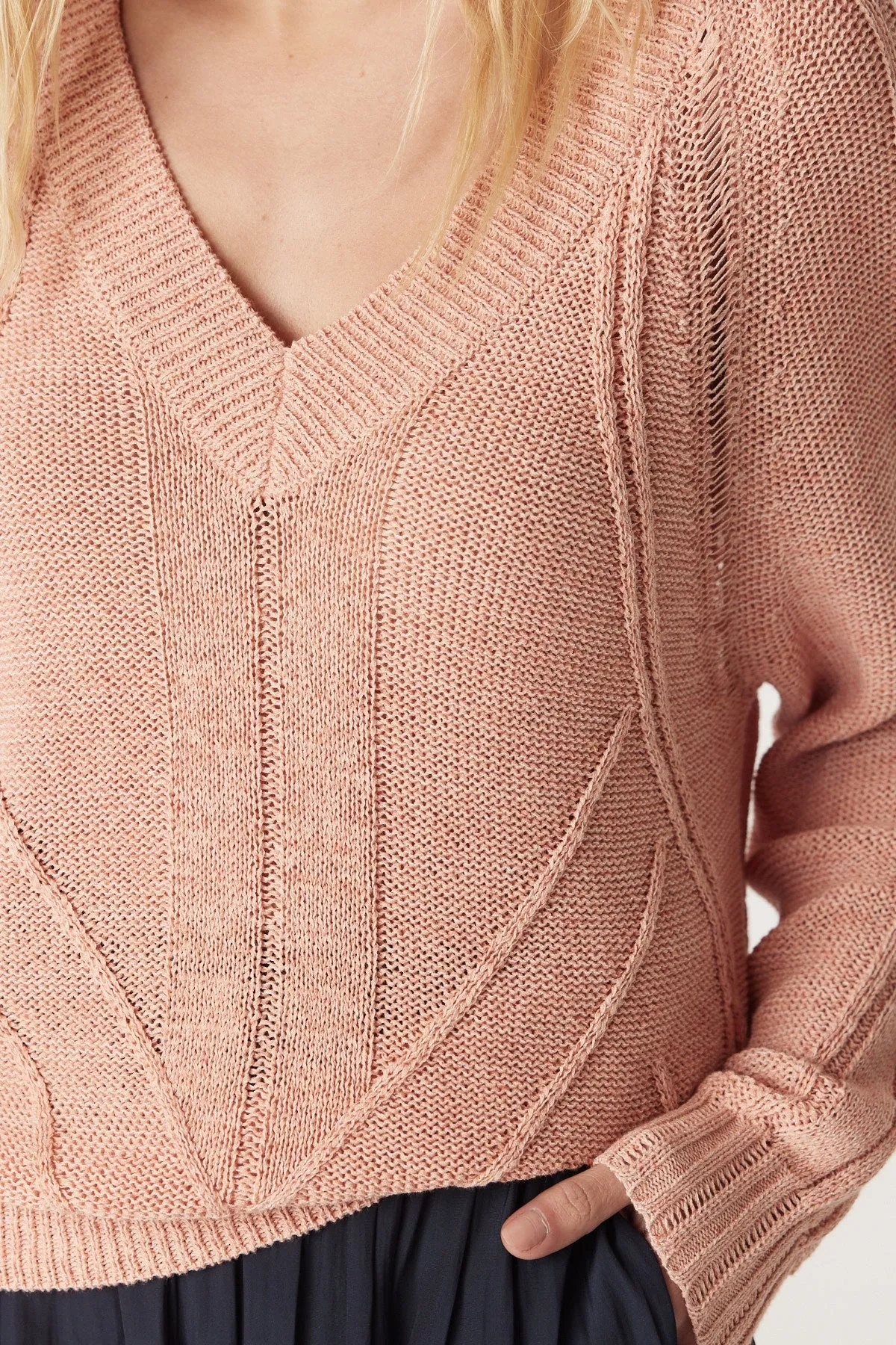 Raffles V Neck Jumper - Peach