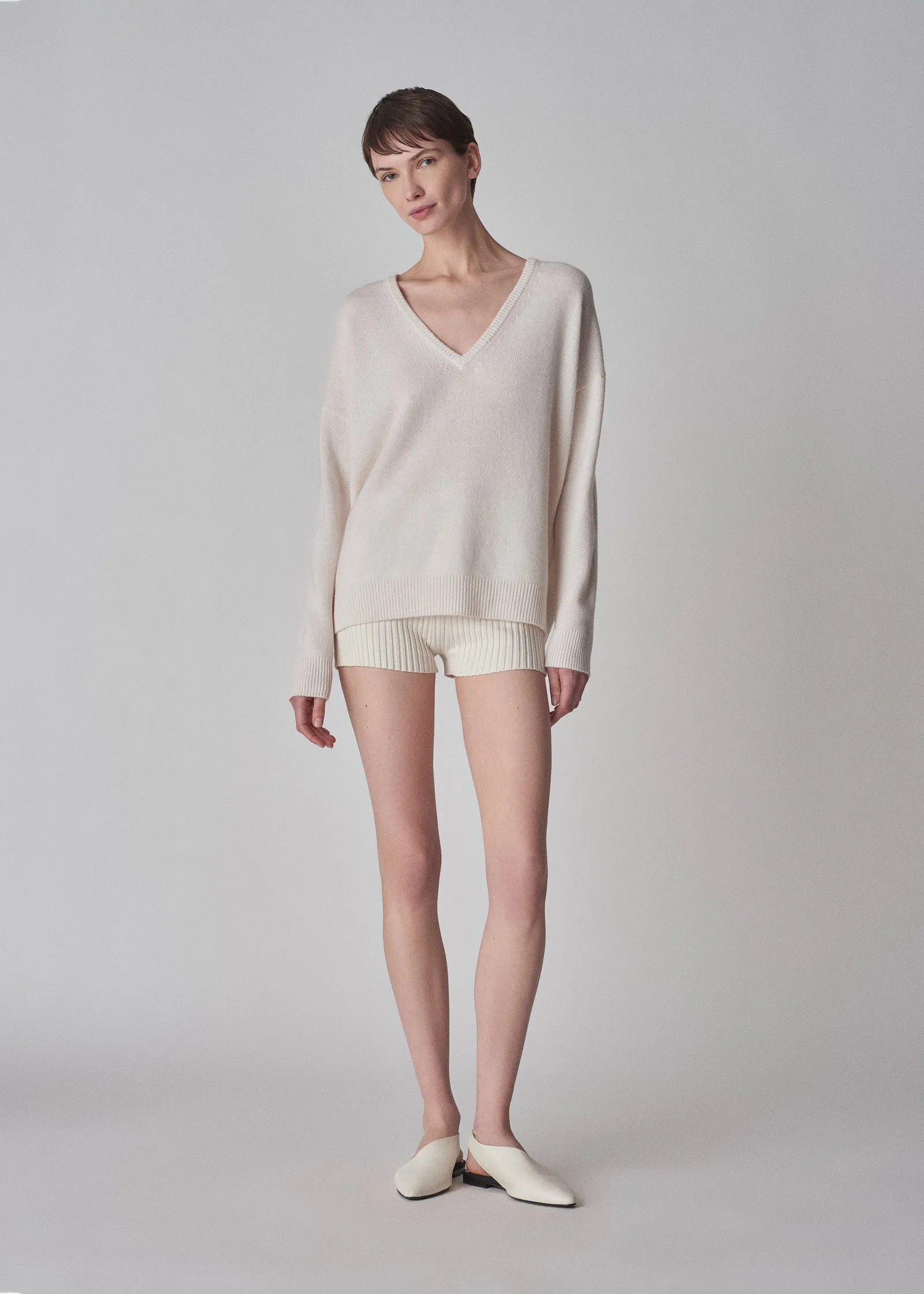 V-Neck Sweater In Cashmere - Ivory